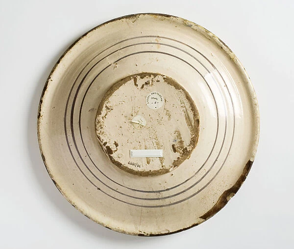 Maiolica plate, underside