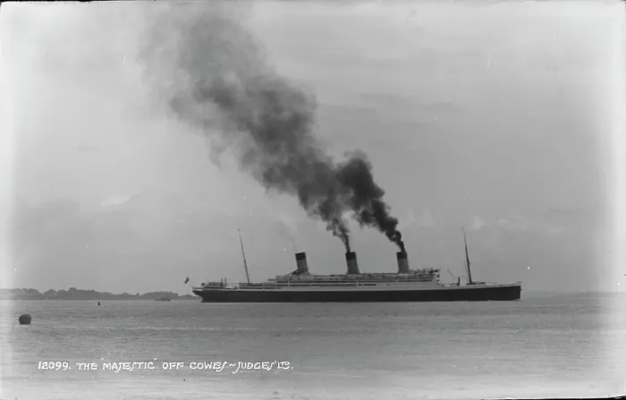 Framed Print : The Majestic Off Cowes Framed Print : The Majestic Off Cowes