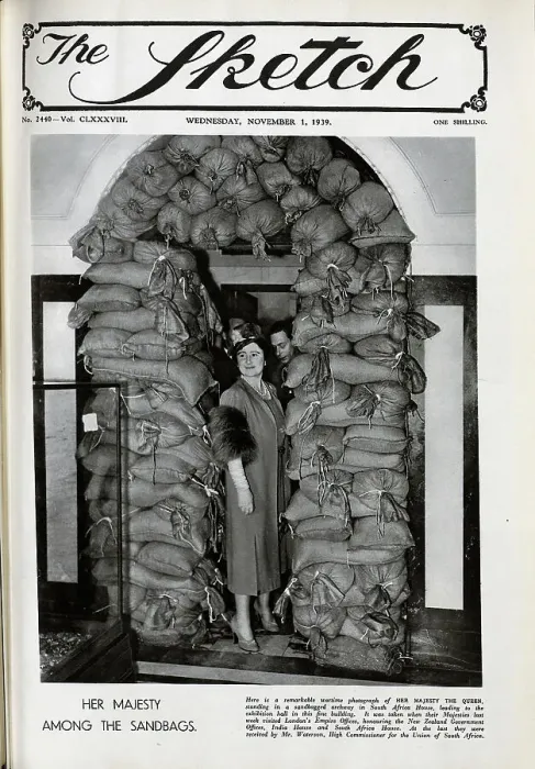 Framed Print : Her Majesty, the Queen amongst sandbags Framed Print : Her Majesty, the Queen amongst sandbags