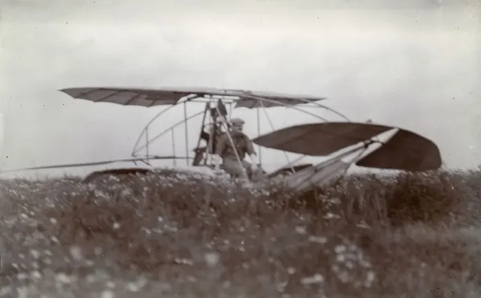 Framed Print : Major Baden-Powell in his ?Quadruplane? of 1909 at Dagenham Framed Print : Major Baden-Powell in his ?Quadruplane? of 1909 at Dagenham