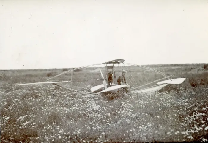 Framed Print : Major Baden-Powell in his ?Quadruplane? of 1909 at Dagenham Framed Print : Major Baden-Powell in his ?Quadruplane? of 1909 at Dagenham