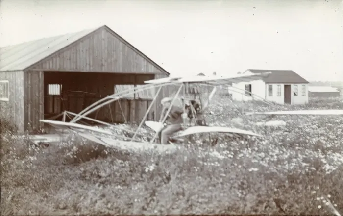 Framed Print : Major Baden-Powell in his ?Quadruplane? of 1909 at Dagenham Framed Print : Major Baden-Powell in his ?Quadruplane? of 1909 at Dagenham