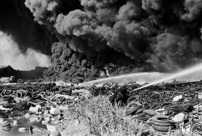 Framed Print : Major blaze at waste tyre dump, Mitcham, Surrey Framed Print : Major blaze at waste tyre dump, Mitcham, Surrey