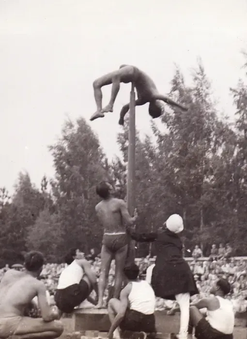 Framed Print : Male gymnast on pole with spectators Framed Print : Male gymnast on pole with spectators