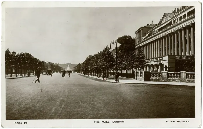 Framed Print : The Mall, London with Carlton House Terrace (right) Framed Print : The Mall, London with Carlton House Terrace (right)