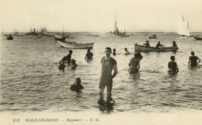 Framed Print : Malo-les-Bains, France - bathers Framed Print : Malo-les-Bains, France - bathers