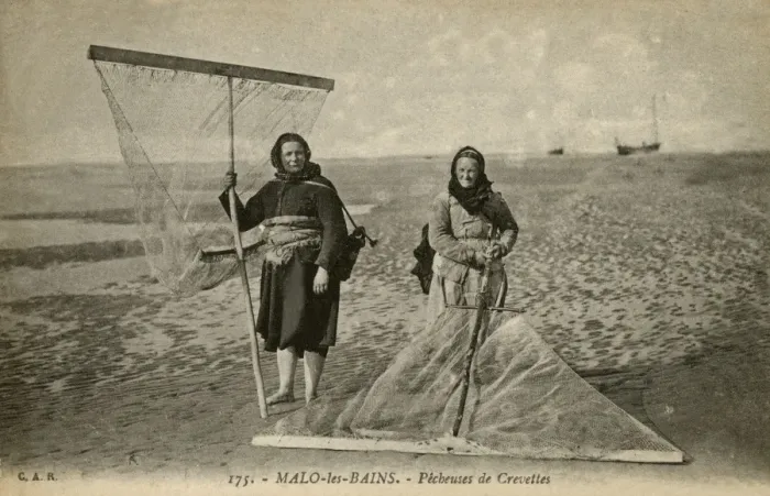 Framed Print : Malo-les-Bains, France - women fishing for shrimp Framed Print : Malo-les-Bains, France - women fishing for shrimp