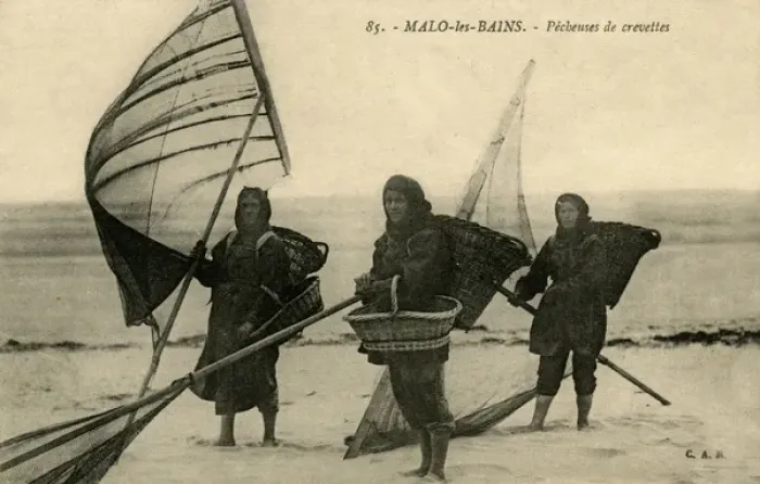 Framed Print : Malo-les-Bains, France - women fishing for shrimp Framed Print : Malo-les-Bains, France - women fishing for shrimp