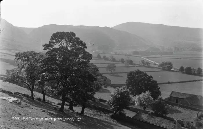Framed Print : Mam Tor from Castleton Framed Print : Mam Tor from Castleton