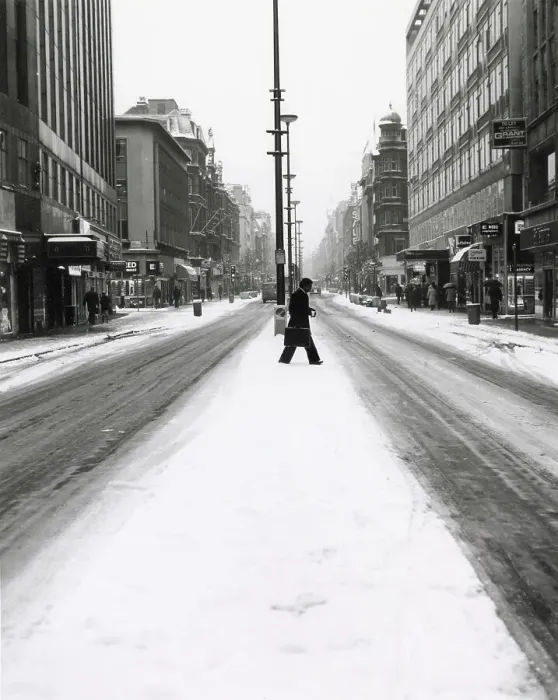 Framed Print : A man in a suit with a briefcase crosses a snowy Oxford Street Date: 1960s Framed Print : A man in a suit with a briefcase crosses a snowy Oxford Street Date: 1960s