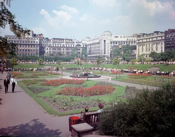 Framed Print : Manchester - Piccadilly Gardens Framed Print : Manchester - Piccadilly Gardens