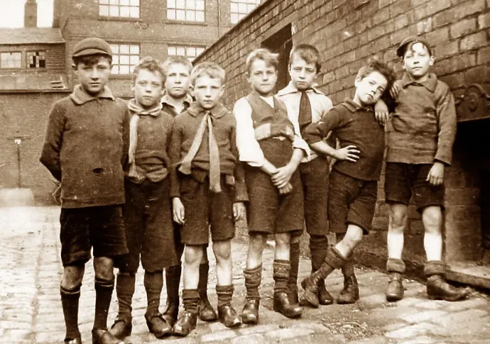 Framed Print : Manchester slums children Framed Print : Manchester slums children