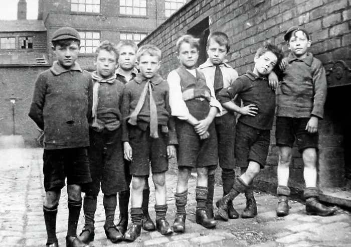 Framed Print : Manchester slums children Framed Print : Manchester slums children