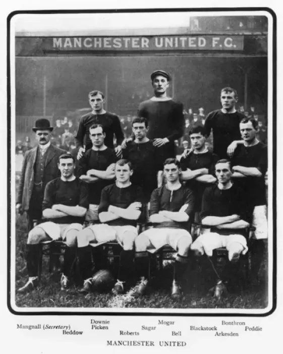 Framed Print : Manchester United football team, 1905-6 season Framed Print : Manchester United football team, 1905-6 season