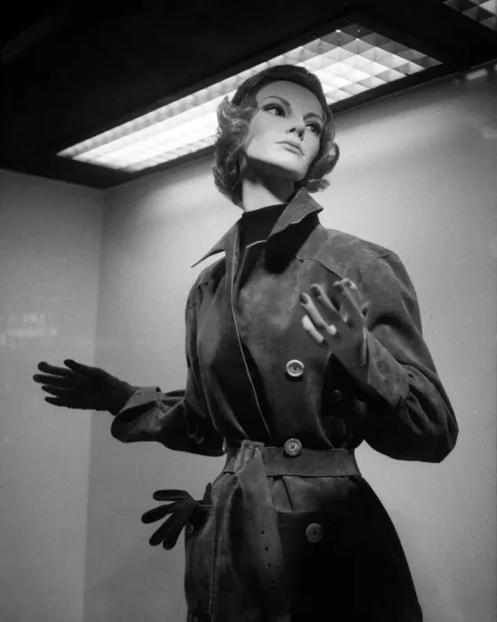 Framed Print : Mannequin in shop window, Central London Framed Print : Mannequin in shop window, Central London