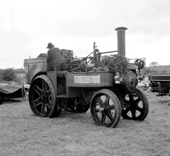 Framed Print : Mann's Tractor number 1260, Old King Cole Framed Print : Mann's Tractor number 1260, Old King Cole