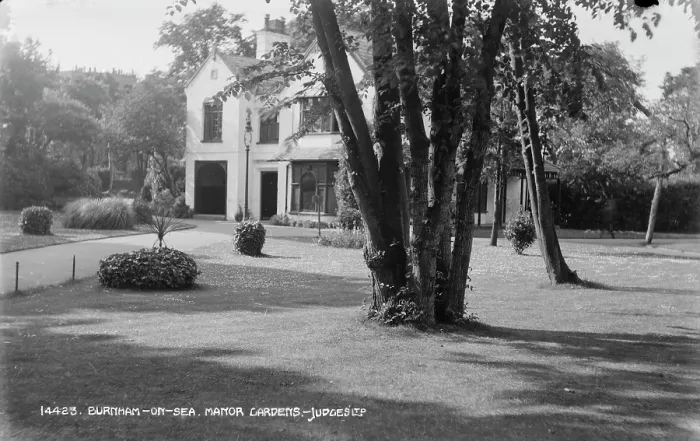 Framed Print : Manor Gardens in Burnham-on-Sea Framed Print : Manor Gardens in Burnham-on-Sea