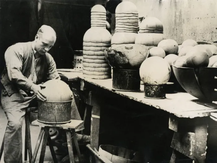 Framed Print : MANUFACTURING GLOBES Framed Print : MANUFACTURING GLOBES