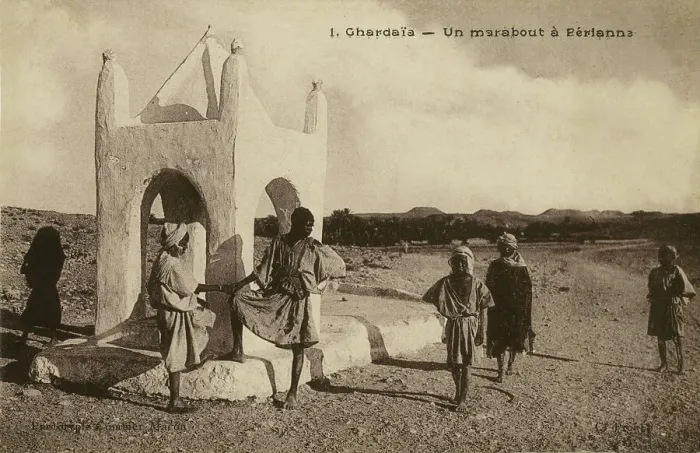 Framed Print : A marabout tomb in Berriane, Ghardaia Framed Print : A marabout tomb in Berriane, Ghardaia