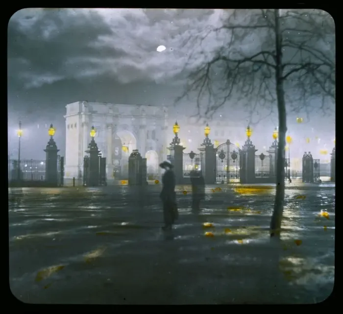 Framed Print : Marble Arch - Lantern Framed Print : Marble Arch - Lantern