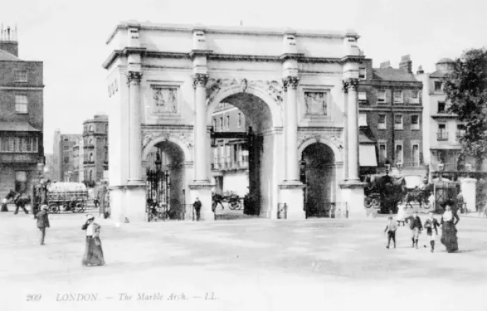 Framed Print : Marble Arch, Oxford Street, London W1 Framed Print : Marble Arch, Oxford Street, London W1