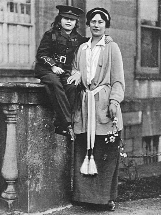 Framed Print : Marchioness of Headfort with daughter in uniform, WW1 Framed Print : Marchioness of Headfort with daughter in uniform, WW1