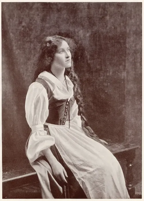 Framed Print : Margery Maude (1889 - 1979), English actress of stage, screen and television. Date: 1911 Framed Print : Margery Maude (1889 - 1979), English actress of stage, screen and television. Date: 1911