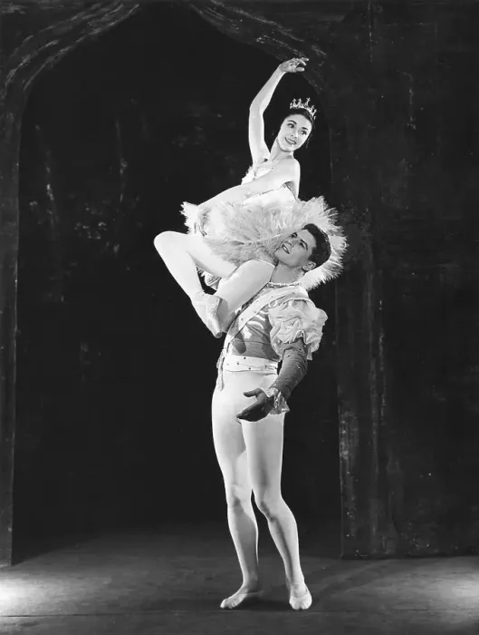 Framed Print : Margot Fonteyn dancing with Michael Somes Framed Print : Margot Fonteyn dancing with Michael Somes