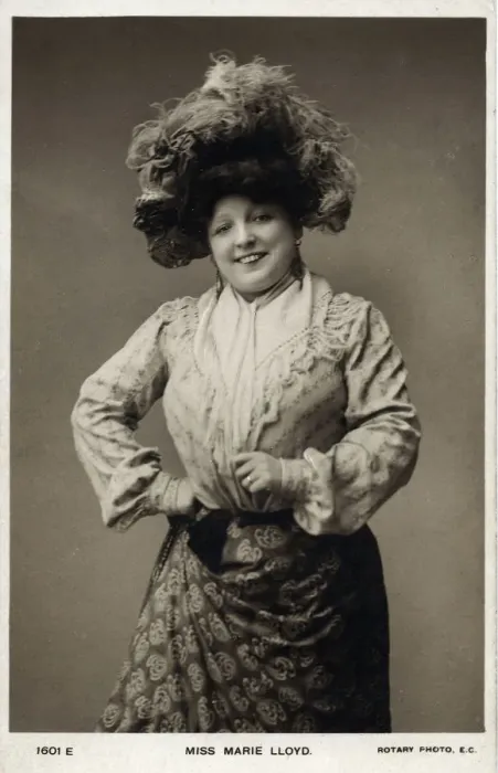 Framed Print : Marie Lloyd music hall singer and comedienne 1870-1922 Framed Print : Marie Lloyd music hall singer and comedienne 1870-1922