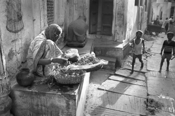 Framed Print : Marigold seller, India Framed Print : Marigold seller, India