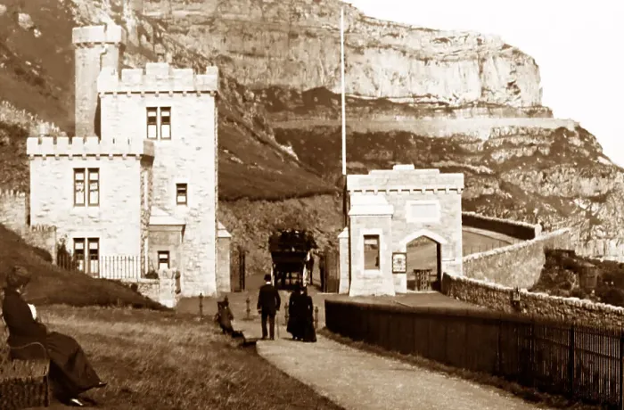 Framed Print : Marine Drive, Llandudno, early 1900s Framed Print : Marine Drive, Llandudno, early 1900s