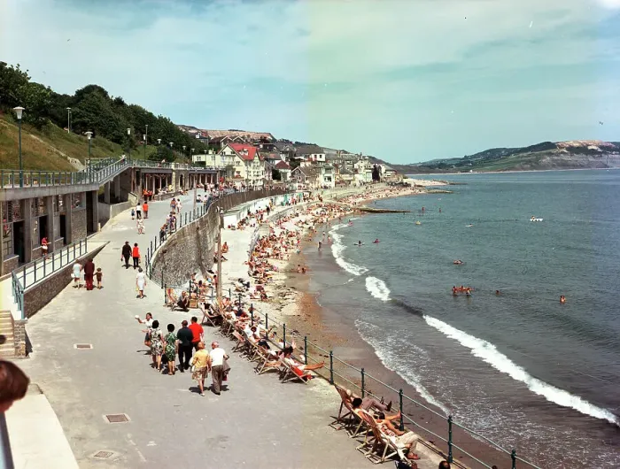 Framed Print : Marine Parade, Lyme Regis Framed Print : Marine Parade, Lyme Regis