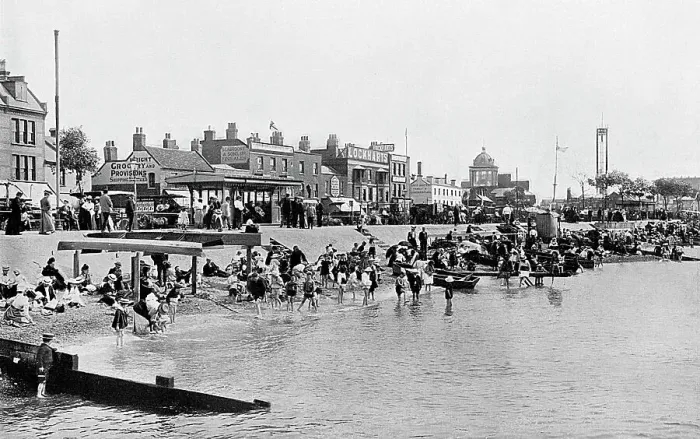 Framed Print : Marine Parade, Southend on Sea Framed Print : Marine Parade, Southend on Sea