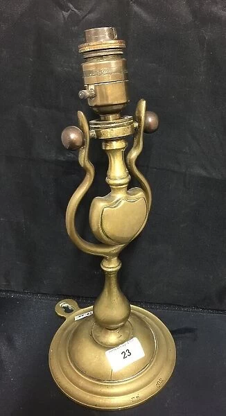 Maritime - brass gimble lamp