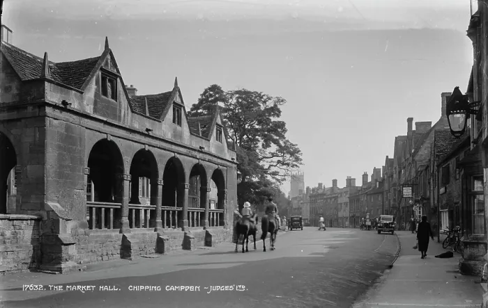 Framed Print : The Market Hall in Chipping Campden Framed Print : The Market Hall in Chipping Campden