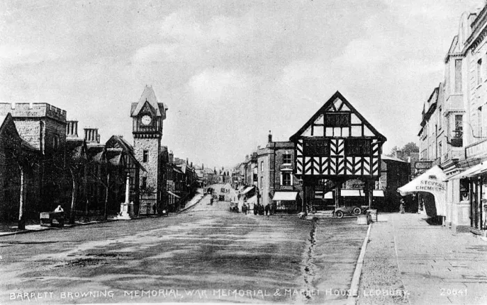 Framed Print : Market Place and Old Market House, Ledbury, Herefordshire Framed Print : Market Place and Old Market House, Ledbury, Herefordshire