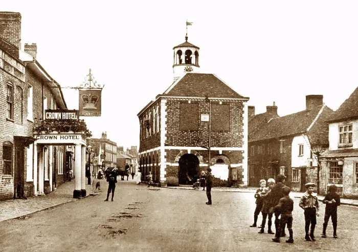 Framed Print : Market Square, Amersham, early 1900s Framed Print : Market Square, Amersham, early 1900s