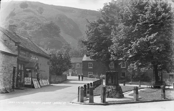 Framed Print : Market Square in Castleton Framed Print : Market Square in Castleton