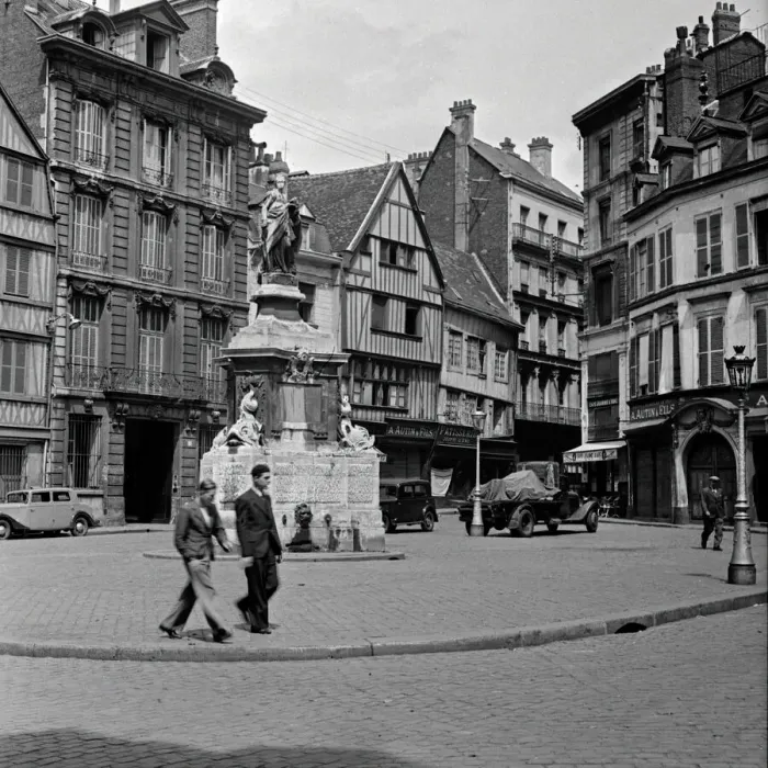 Framed Print : Market Square, Grindelwald, Germany Framed Print : Market Square, Grindelwald, Germany