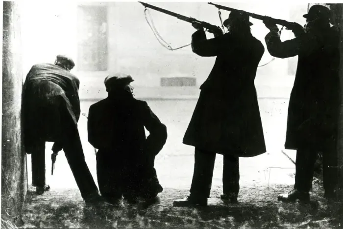 Framed Print : Marksmen at Sidney Street Siege, London, 1911 Framed Print : Marksmen at Sidney Street Siege, London, 1911