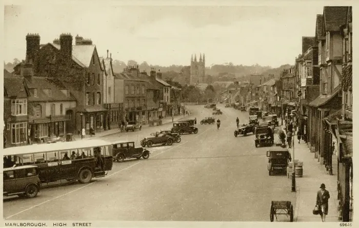Framed Print : Marlborough, Wiltshire - High Street Framed Print : Marlborough, Wiltshire - High Street