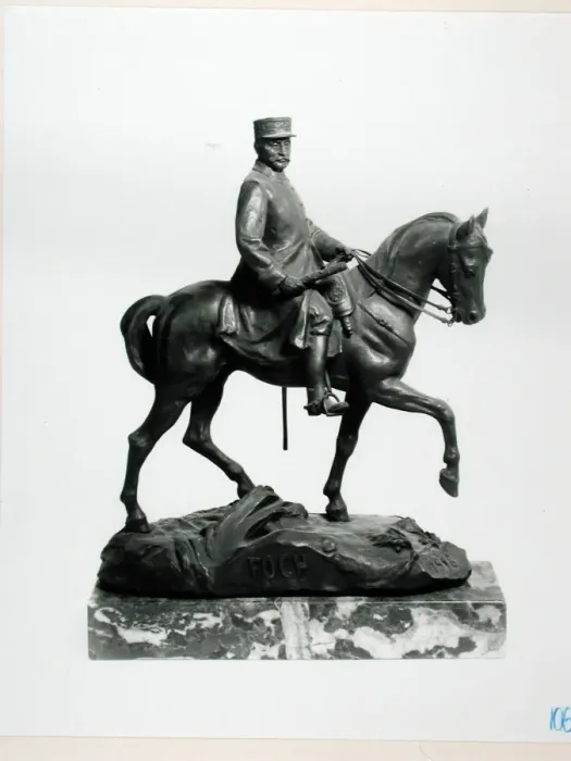 Framed Print : Marshal Foche - mounted, in k鰩and greatcoat, WW1 Framed Print : Marshal Foche - mounted, in k鰩and greatcoat, WW1