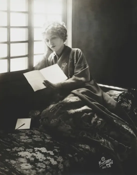 Framed Print : Mary Pickford, wearing a kimono, reading a letter Framed Print : Mary Pickford, wearing a kimono, reading a letter