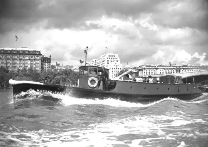 Framed Print : Massey Shaw fireboat, River Thames, London Framed Print : Massey Shaw fireboat, River Thames, London