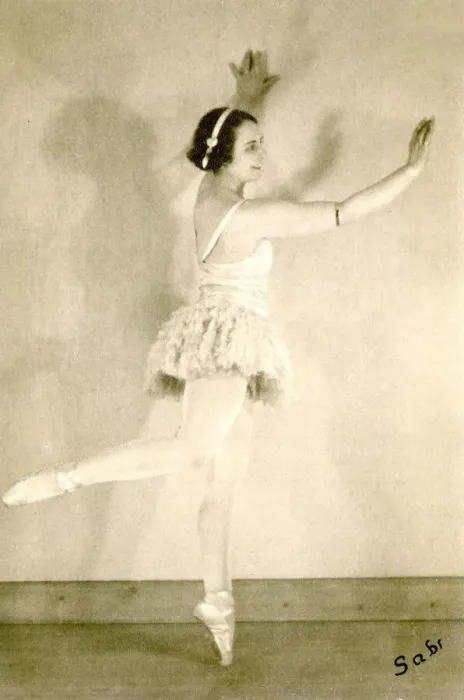 Framed Print : Maudie Barrett, ballerina Framed Print : Maudie Barrett, ballerina