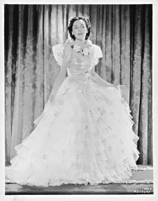 Framed Print : Maureen O?Sullivan in A Day at the Races (1937) Framed Print : Maureen O?Sullivan in A Day at the Races (1937)
