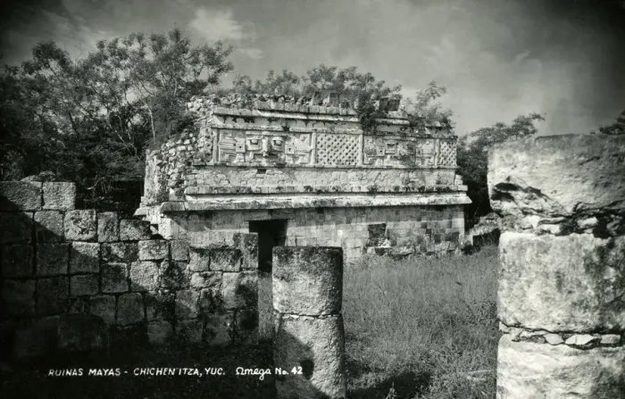 Framed Print : Mayan Ruins - Chichen Itza, Yucatan, Mexico Framed Print : Mayan Ruins - Chichen Itza, Yucatan, Mexico