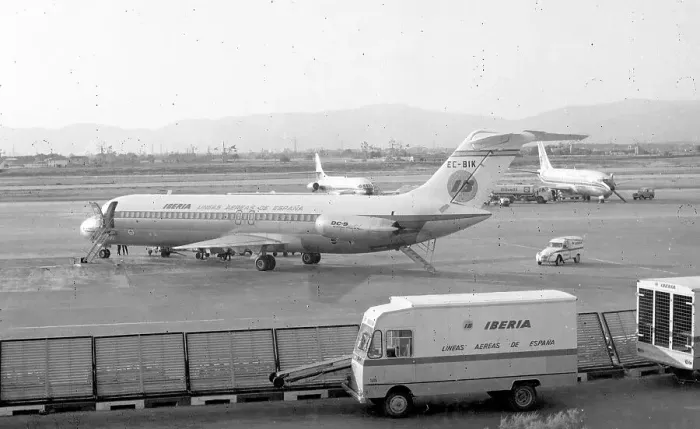 Framed Print : McDonnell Douglas DC-9 EC-BIK Framed Print : McDonnell Douglas DC-9 EC-BIK
