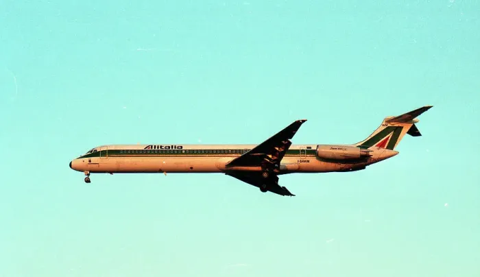 Framed Print : McDonnell Douglas MD-82 I-DAWM Framed Print : McDonnell Douglas MD-82 I-DAWM