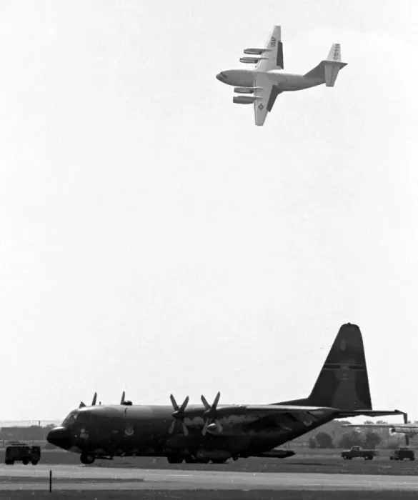 Framed Print : McDonnell Douglas YC-15 72-1875 Framed Print : McDonnell Douglas YC-15 72-1875